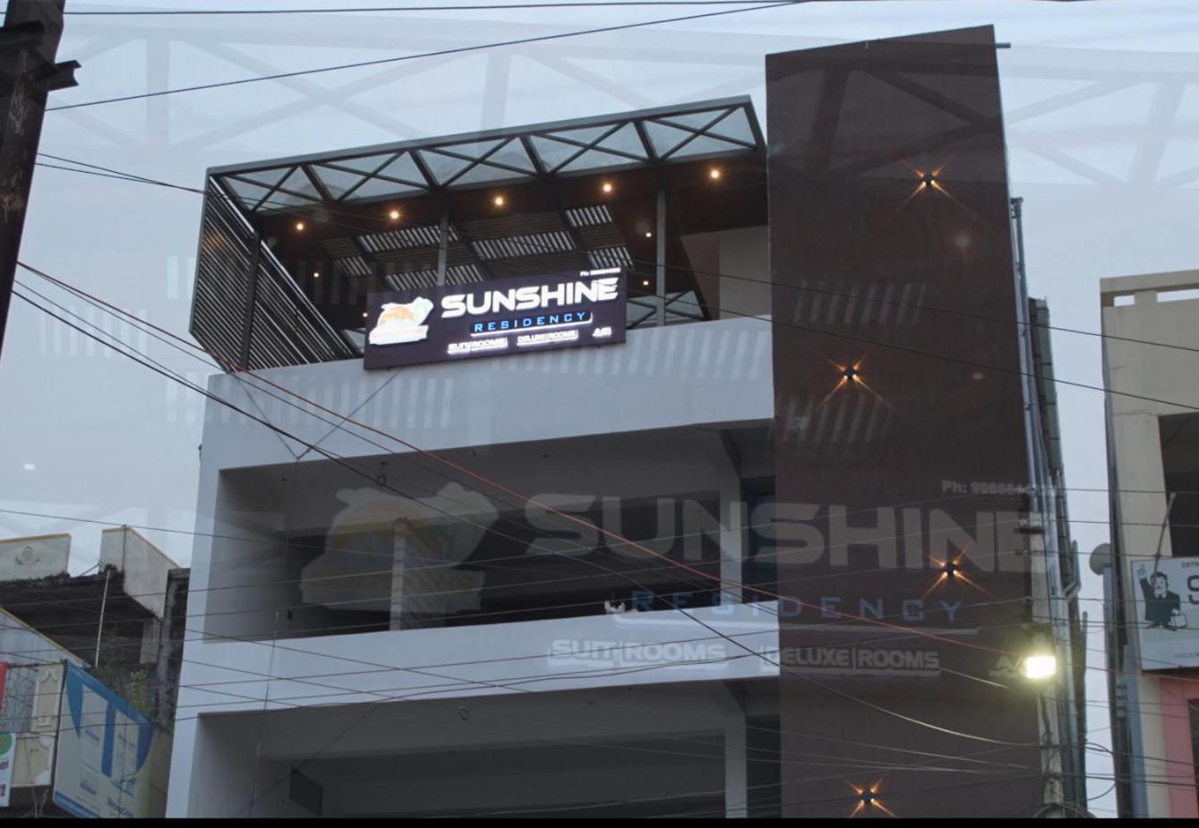 Hotel Sunshine Residency à Mancherāl Extérieur photo